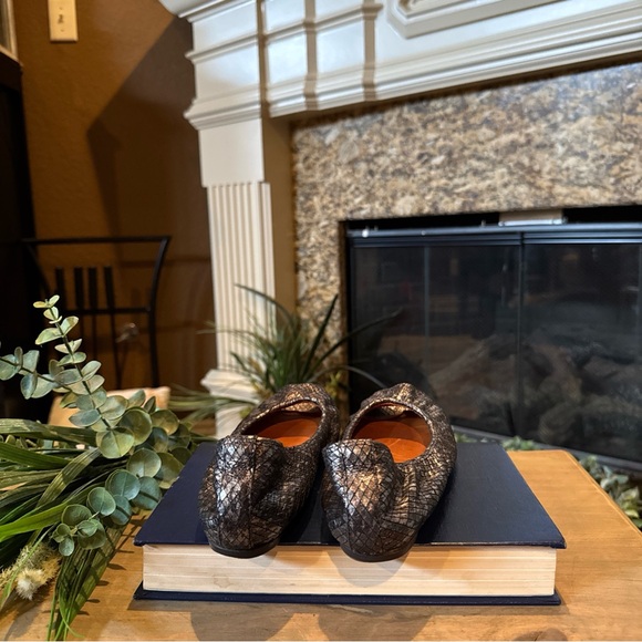 Lanvin Women’s Silver Grey Python Flats. Made In France. US Size 5. - Picture 5 of 8